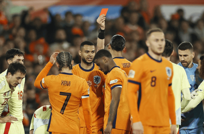 荷兰球队客场失利，法国球员表现出色