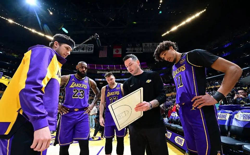 关于湖人复出首战,三连败状态火爆,格林成为焦点!的信息