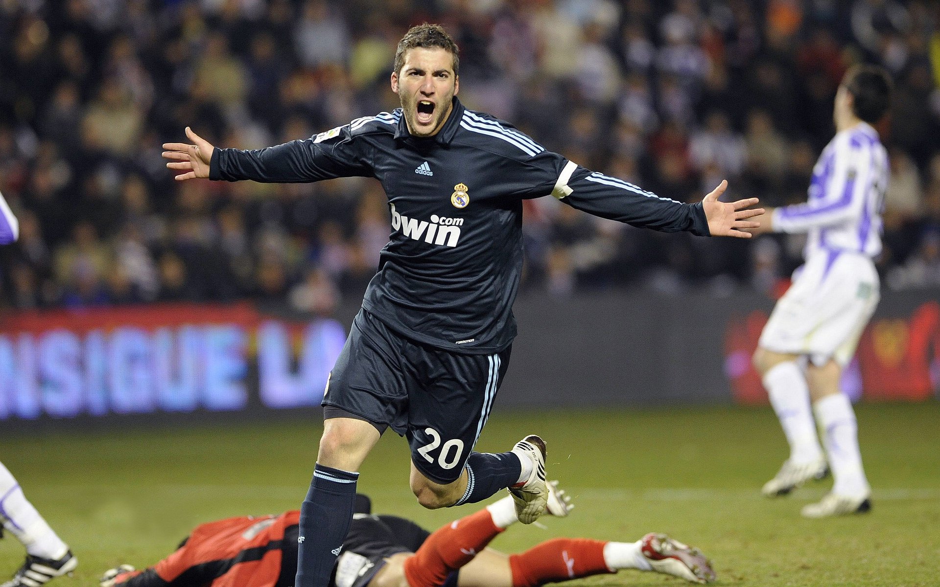 关于NBA常规赛常规赛激情夜!孙兴慜里突外投,广州队小胜费内巴切的信息